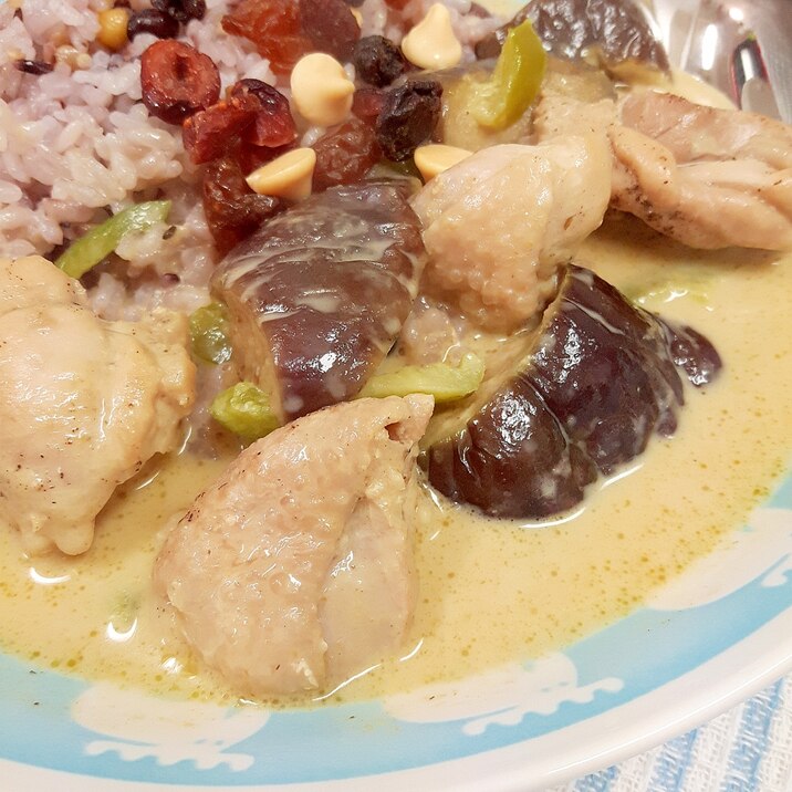 冷凍ナスで!鶏肉+ナス+ピーマンのグリーンカレー♪